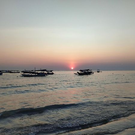 Lavanda Guesthouse/Homestay จิมบาราน ภายนอก รูปภาพ